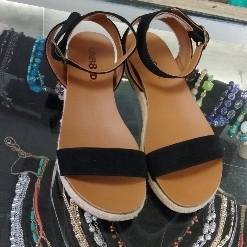 Unr8ted black sandals